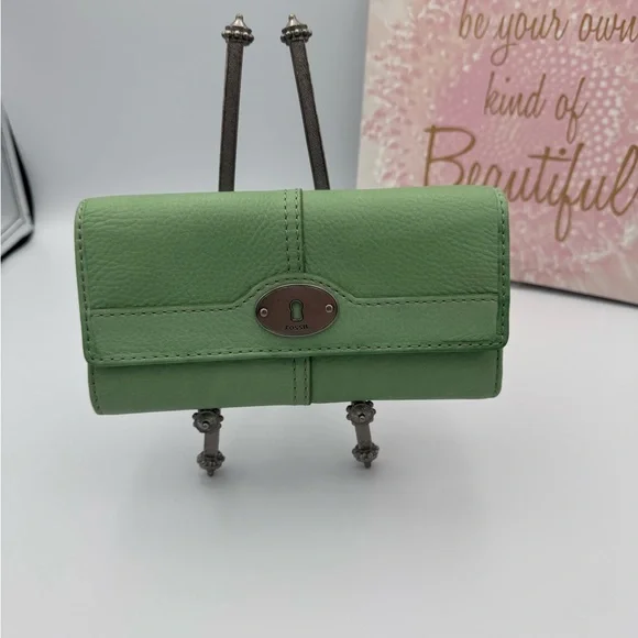 Fossil Green Leather Keyhole-Plate Wallet - Picture 9 of 9